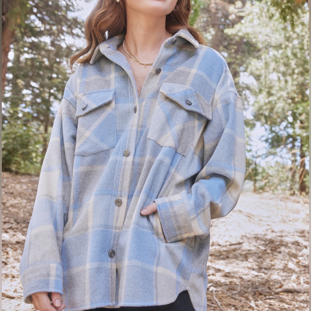 Tilly’s RSQ  Shacket XL light blue